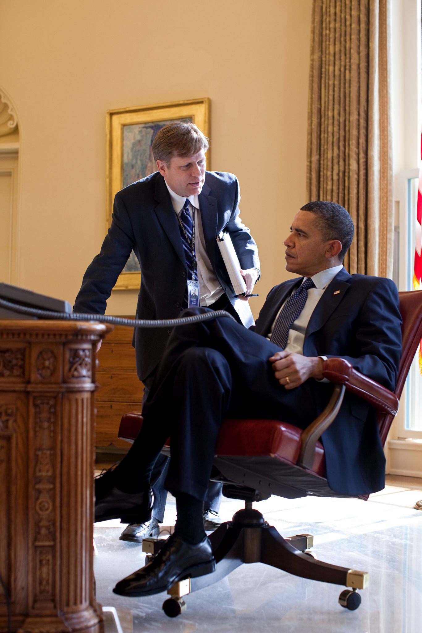Mike McFaul briefs President Barack Obama in the Oval Office, February 24, 2010. (Official White House Photo by Pete Souza)
